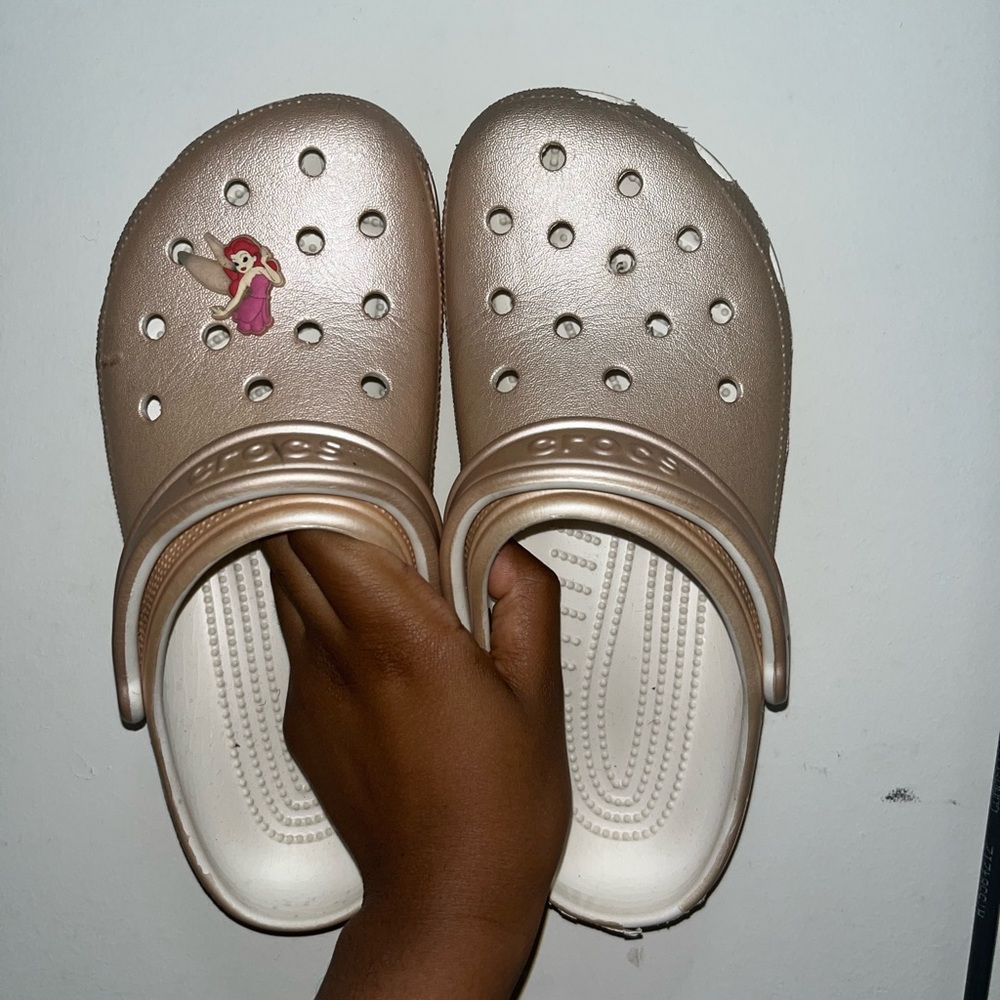 Bundle 2 = 5% off🧚🏾 Rose Gold Crocs